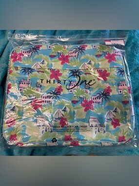 Thirty One Voyager tote NWT Tropical getaway